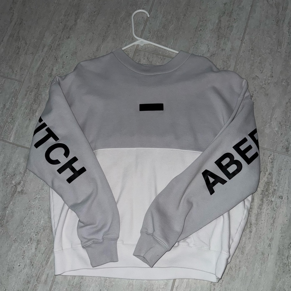 Abercrombie & Fitch Gray and White Men's Sweatshirt